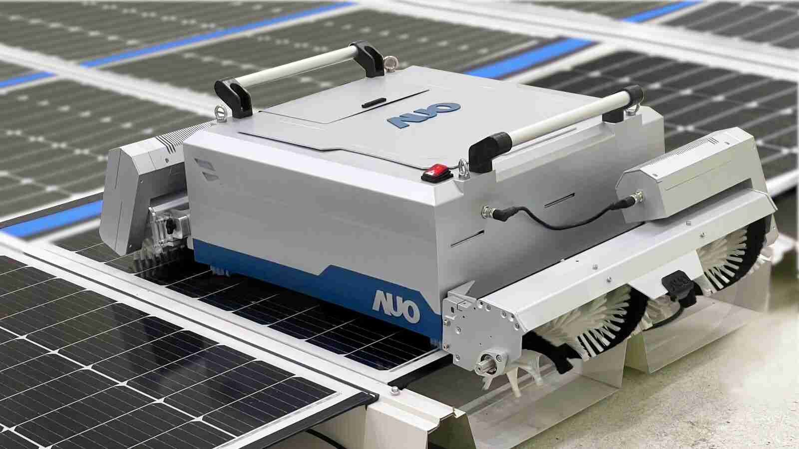 冰球突破致力EPC场域技术升级，，，导入清洁机器人搭配传感器与AI数据分析，，大幅减少维运成本