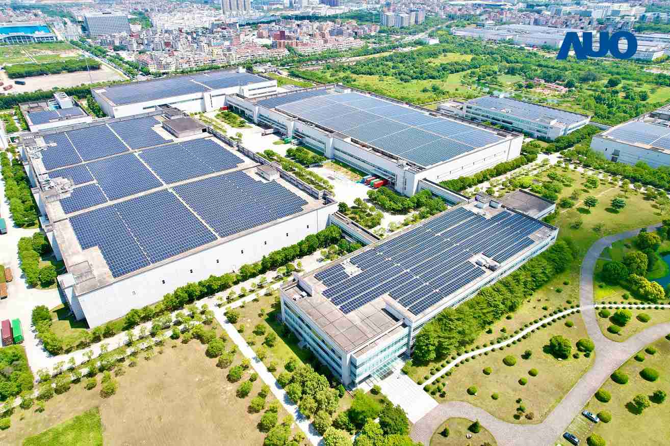 冰球突破厦门推动智能制造同时，，，，透过绿电创能纵深推进绿色转型，，，，厂区全屋顶铺设太阳能光伏板，，，每年太阳能发电 2,600多万度